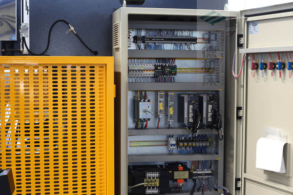 ZDPE8025-ESTUN原廠適配電氣箱總成，抗干擾能力強(qiáng)，電氣運(yùn)行穩(wěn)定.jpg